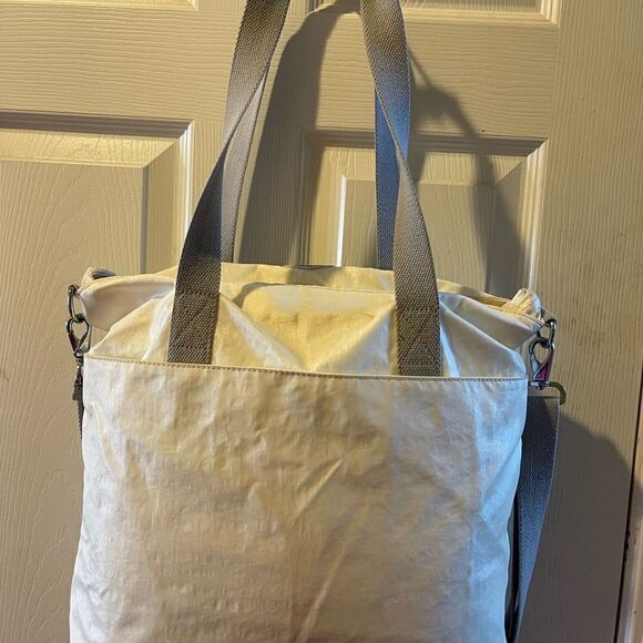 Kipling off white Nylon shoulder bag with gray fabric trims and straps . - Picture 7 of 13